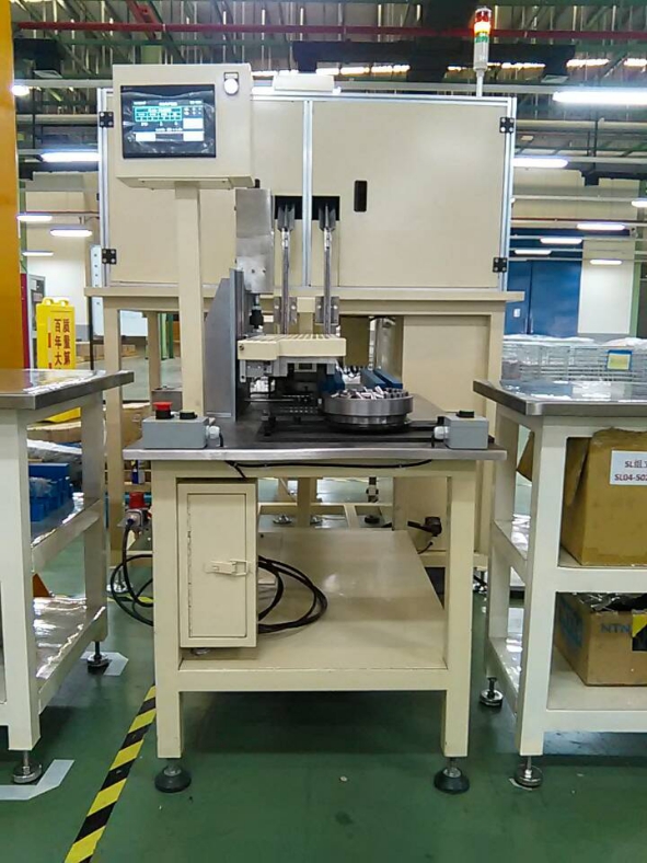 滚珠自动装入机